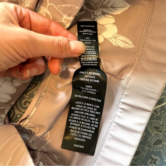 NWOT athletic top and leggings - Picture 14 of 16